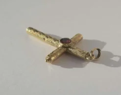 Croix pendentif ancien régional grenat or rose