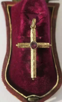 Croix pendentif ancien régional grenat or rose
