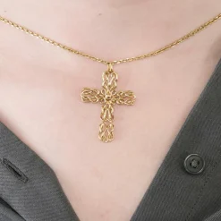 Croix tréssée en or jaune