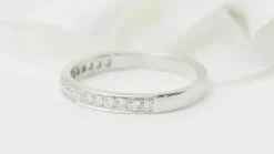 Demi alliance en or blanc et diamants 0.50ct