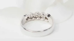 Demi alliance en or blanc et diamants 0.60ct