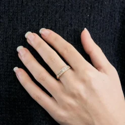 Demi alliance en or rose et diamants