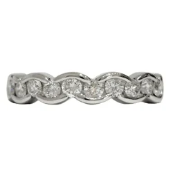 Demi-alliance en or blanc, diamants