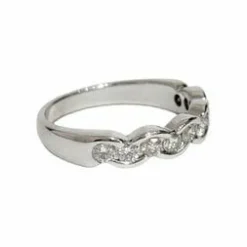 Demi-alliance en or blanc, diamants