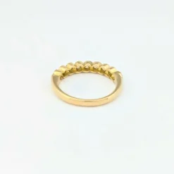 Demi-alliance en or jaune et diamants