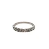 Demi-alliance or blanc 18 carats sertie de diamants
