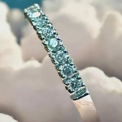Demi-alliance or blanc diamants