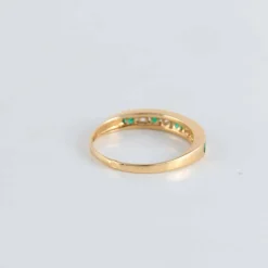 Demi-alliance or jaune Diamants Emeraudes