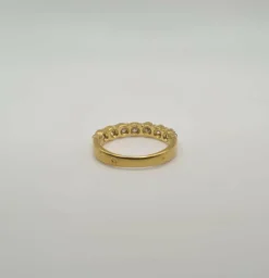 Demi-alliance or jaune sertie de diamants