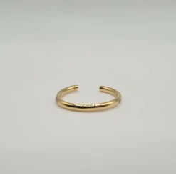 Demi-alliance or jaune sertie de diamants naturels