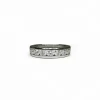 Demie alliance en or blanc sertie de diamants