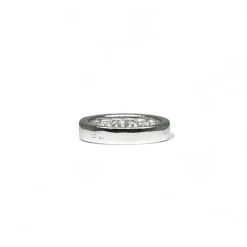 Demie alliance en or blanc sertie de diamants
