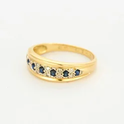 Demie-alliance en or deux tons saphirs et diamants