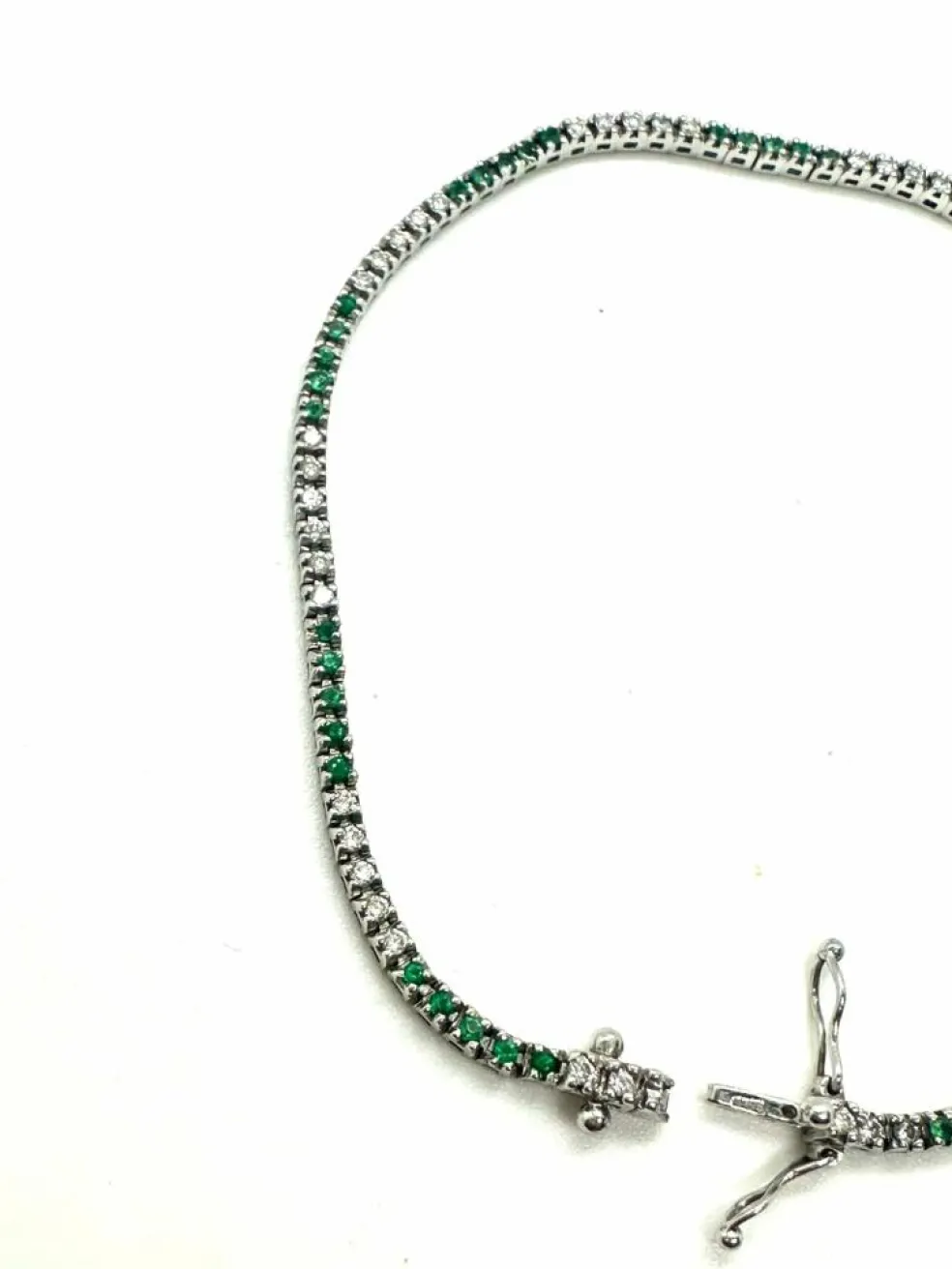 Diamants de tennis et tsavorites