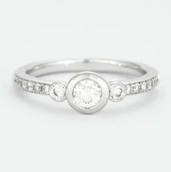 DIDIER GUERIN - Bague or gris et diamants