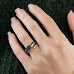 DINH-VAN - Spirale - Bague or blanc, diamants noirs et diamants