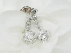 Dormeuses anciennes en or blanc et diamants
