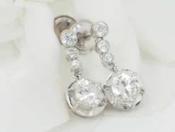 Dormeuses anciennes en or blanc et diamants