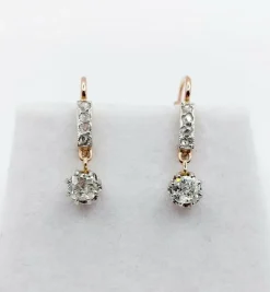 Dormeuses antique or rose 18k sertie de diamants en serti griffes surmonté d'une ligne de diamants taillé en rose