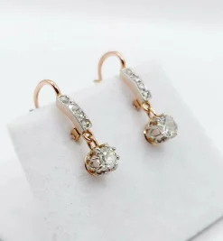 Dormeuses antique or rose 18k sertie de diamants en serti griffes surmonté d'une ligne de diamants taillé en rose