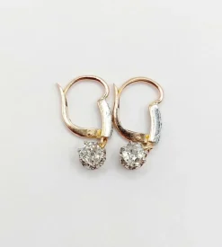 Dormeuses antique or rose 18k sertie de diamants en serti griffes surmonté d'une ligne de diamants taillé en rose