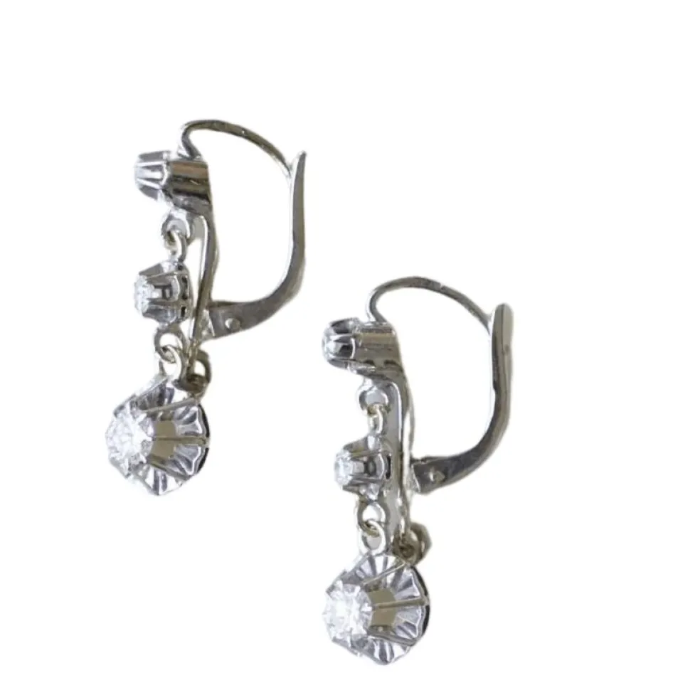 Dormeuses Art Deco en or gris et diamants