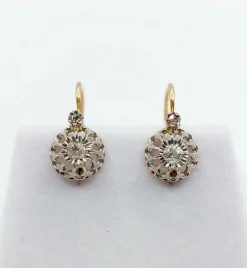 Dormeuses victorienne or jaune ornée de diamants tailles anciennes en sertis fleur de lys
