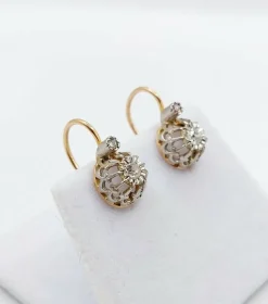 Dormeuses victorienne or jaune ornée de diamants tailles anciennes en sertis fleur de lys