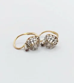 Dormeuses victorienne or jaune ornée de diamants tailles anciennes en sertis fleur de lys