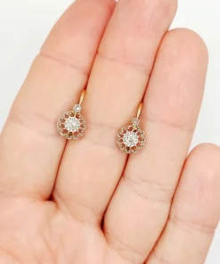 Dormeuses victorienne or jaune ornée de diamants tailles anciennes en sertis fleur de lys