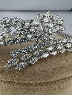 Ensemble collier et bracelet en or blanc et diamants haut de gamme