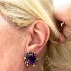 ensemble de bague et boucles d'oreilles en or et argent avec saphirs