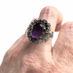 ensemble de bague et boucles d'oreilles en or et argent avec saphirs