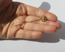 Epingle serpent chien, or rose et perle fine