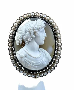 Exceptionnelle broche en or jaune camée sur agate représentant Caroline Murat 19e