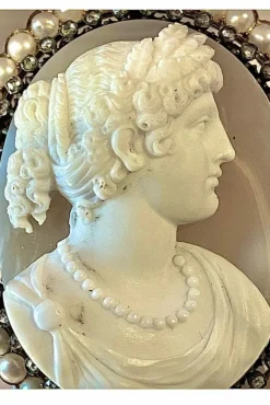 Exceptionnelle broche en or jaune camée sur agate représentant Caroline Murat 19e