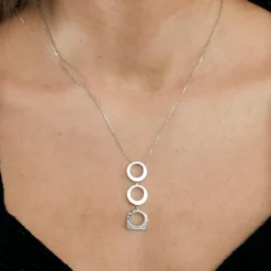FRED - SUCCESS - Collier en or gris et diamants.