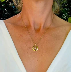 Grande médaille croix ajourée or jaune