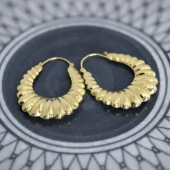 Grandes boucles d'oreilles créoles en or jaune godronné