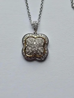 Hulchi Belluni - Pendentif or jaune et blanc et diamants