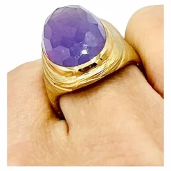 Importante bague en or 18 carat sertie d'une améthyste facettée