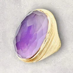 Importante bague en or 18 carat sertie d'une améthyste facettée