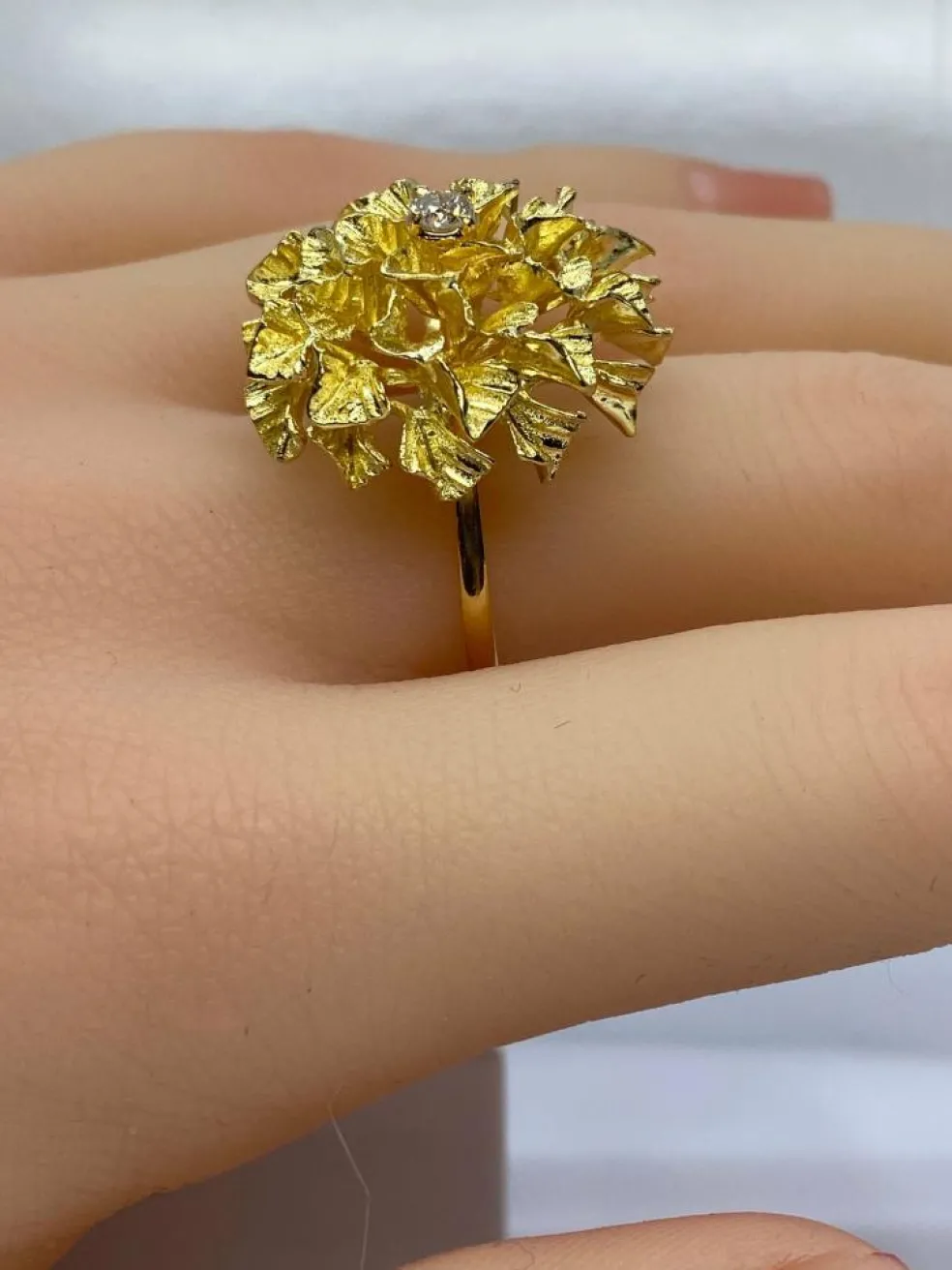 Importante bague en or jaune 18 carats et diamants