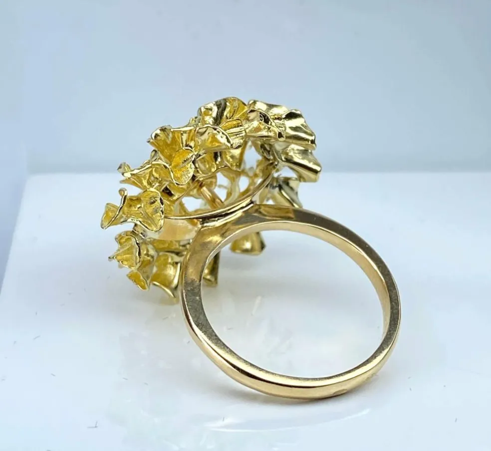 Importante bague en or jaune 18 carats et diamants