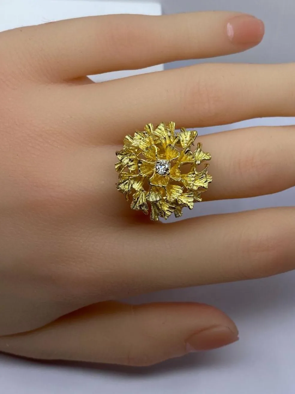Importante bague en or jaune 18 carats et diamants