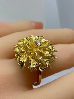 Importante bague en or jaune 18 carats et diamants