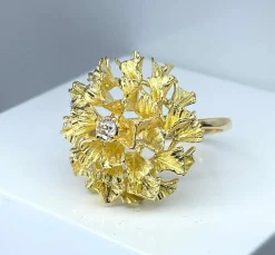 Importante bague en or jaune 18 carats et diamants