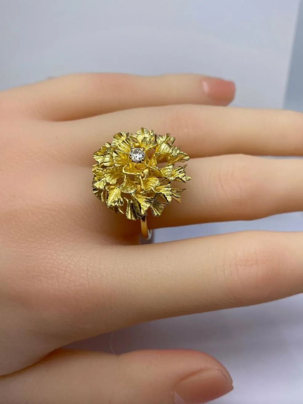 Importante bague en or jaune 18 carats et diamants