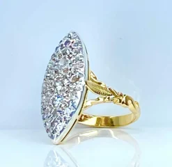 Importante bague marquise en or 18 carats et platine sertie de diamants