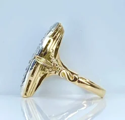Importante bague marquise en or 18 carats et platine sertie de diamants
